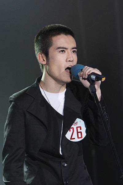 快男张天野体育场捅伤他人 网友纷纷为其担忧星途