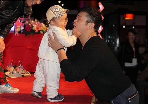 丫蛋老公王金龙有才却不红 为了填饱肚子全家人捡破烂