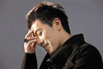 张宇与老婆十一郎相恋30年晒合照 张宇称十一郎是骗钱高手