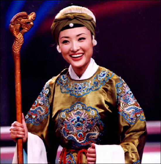 央视主持人周涛简历 主持人周涛老公路云照片