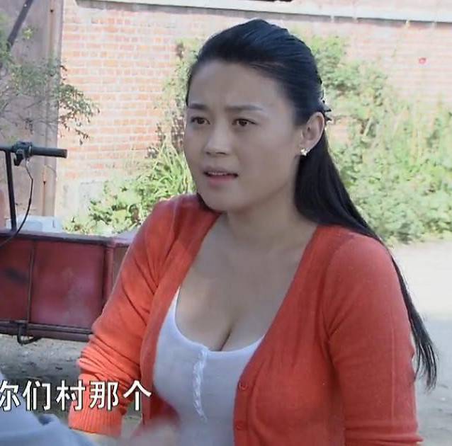 杨晓燕的扮演者是谁  80后美女 关婷娜自曝爱上赵本山