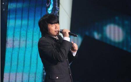 卢庚戌娇妻张辛怡性感写真 隐婚四年玩车震当众激吻