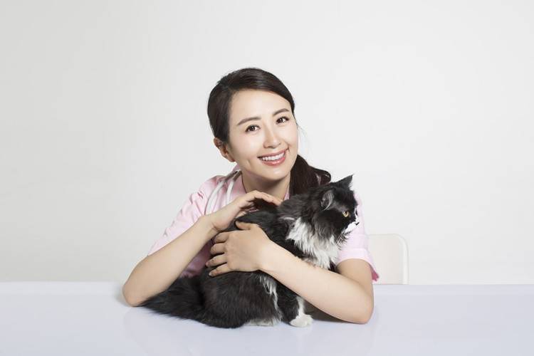 杨童舒臀部遭男粉丝强摸照片 杨童舒个人资料曝光