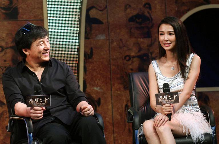  龙女郎 姚星彤透视门事件 姚星彤整容对比照遭扒