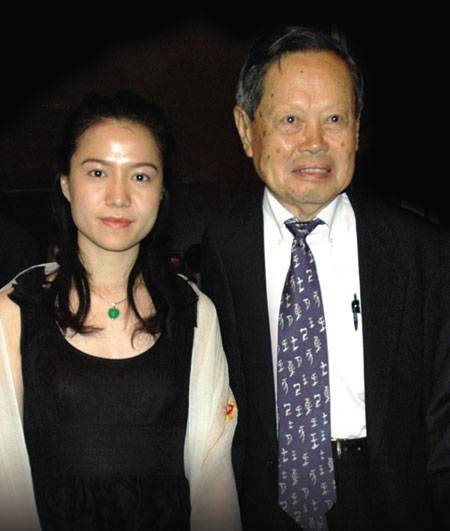 述杨振宁与前妻杜致礼师生之恋 杨振宁和翁帆相差54岁勇敢结婚