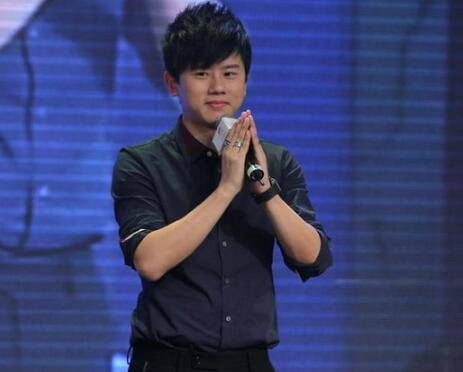 张杰邓紫棋暧昧激怒谢娜 曝邓紫棋张杰勾肩搭背照片