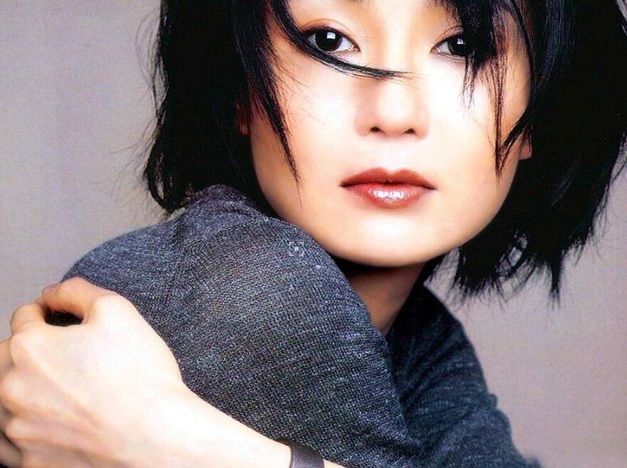 张曼玉个人资料 揭张曼玉30年烟瘾暴瘦真正原因