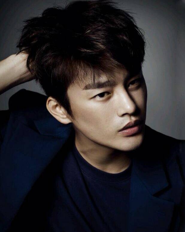 徐仁国整容前后对比太吓人 遭本人否认称是减肥效果