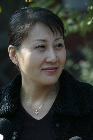 张凯丽老公张建全首曝光 张凯丽自曝家里都是老公张建全管钱