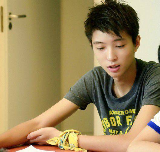 左溢身高对比图 左溢一年级流利英文秒杀全场