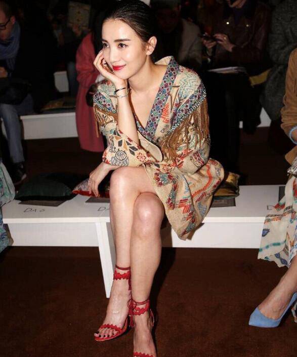 小花老师宋佳曾当小三 大尺度全裸剧照曝光