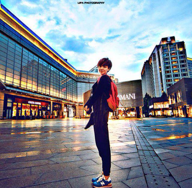 张恋歌陌陌人气高登《我是歌手踢馆》舞台 超强唱功粉丝破十万