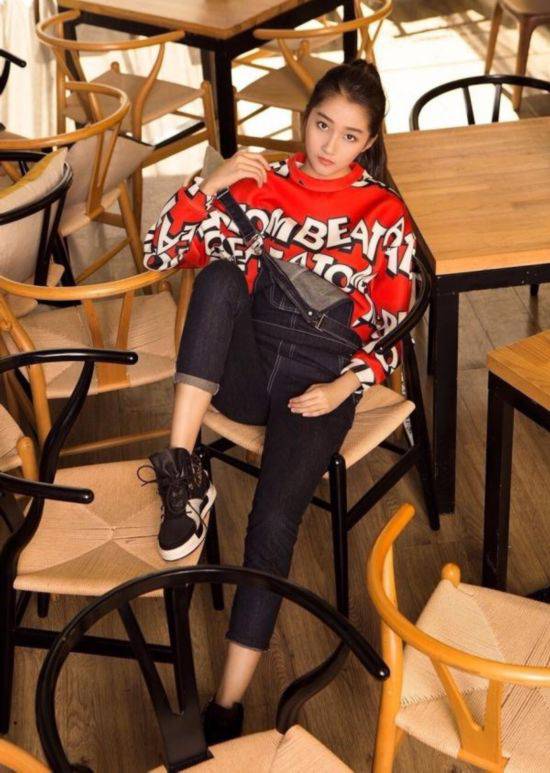 一仆二主杨树苗扮演者关晓彤资料 揭关晓彤惊人家庭背景