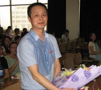 章泽天爸爸章丽厚背景资料 揭章泽天历任前男友资料