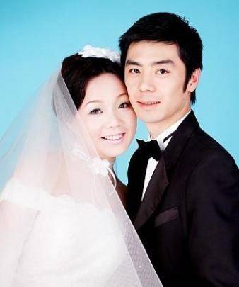 闫妮前夫遭曝光 闫妮微博发素颜照憔悴不堪粉丝心疼