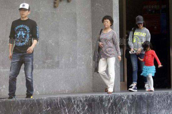 袁泉老公夏雨个人资料 袁泉夏雨女儿夏哈哈正面照曝光