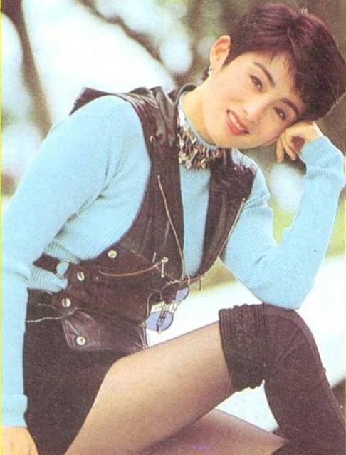 张敏激情三级片遭扒 全裸浴缸露奶剧照曝光