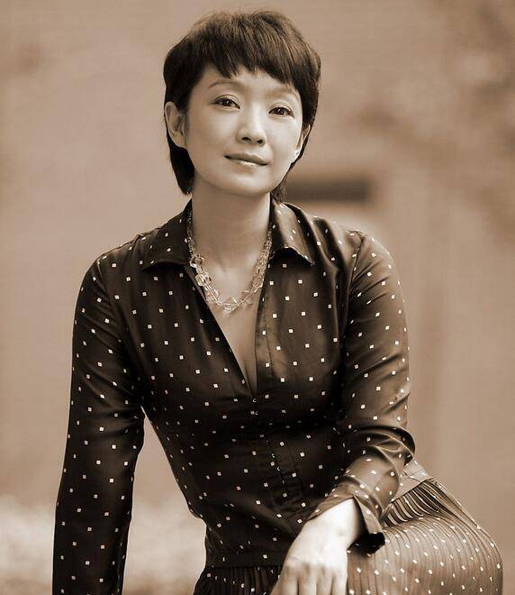 壕 王海燕与前夫袁金华离婚成就24亿身价