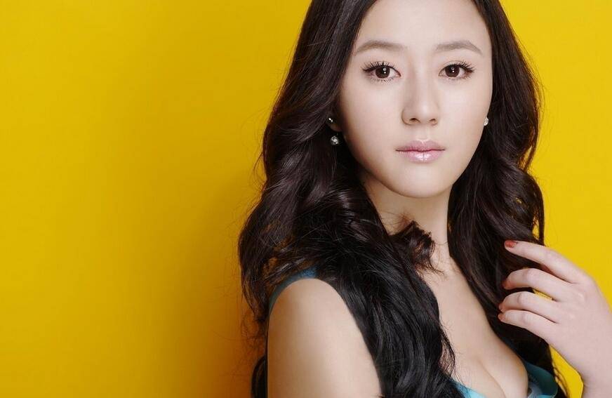 周牧茵个人资料 揭其整容前后对比照竟神似袁姗姗