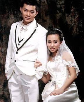 丫蛋老公王金龙有才却不红 为了填饱肚子全家人捡破烂