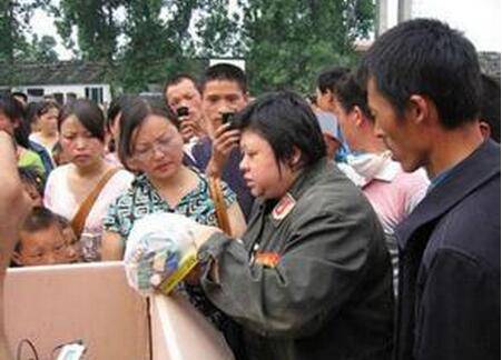 韩红母亲雍西不为人知的辛酸史 雍西个人资料曝光