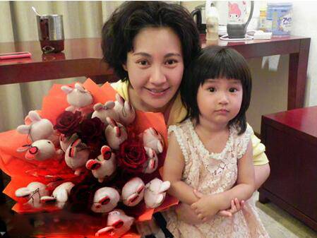 揭杨雪个人资料背景 老公女儿罕见照遭曝光