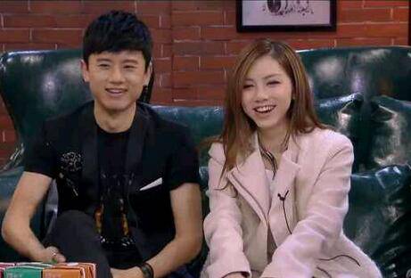 张杰邓紫棋暧昧激怒谢娜 曝邓紫棋张杰勾肩搭背照片