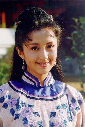 杨童舒臀部遭男粉丝强摸照片 杨童舒个人资料曝光