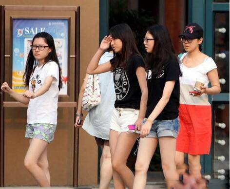 闫妮前夫个人资料遭扒 18岁女儿元元近照曝光