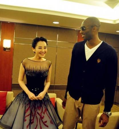 梨涡女神许晴结婚了吗 许晴微博晒床照遭网友调侃没穿上衣