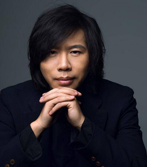 卢庚戌娇妻张辛怡性感写真 隐婚四年玩车震当众激吻