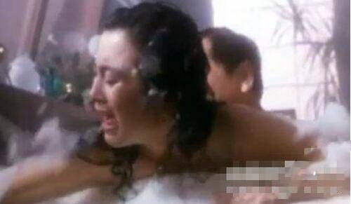 张敏激情三级片遭扒 全裸浴缸露奶剧照曝光