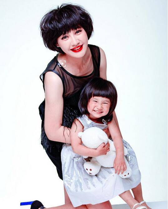 揭杨雪个人资料背景 老公女儿罕见照遭曝光