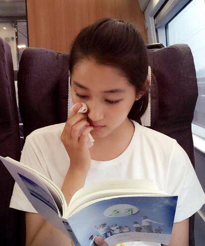 一仆二主杨树苗扮演者关晓彤资料 揭关晓彤惊人家庭背景