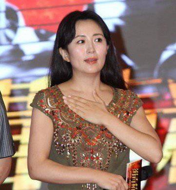 杨童舒臀部遭男粉丝强摸照片 杨童舒个人资料曝光