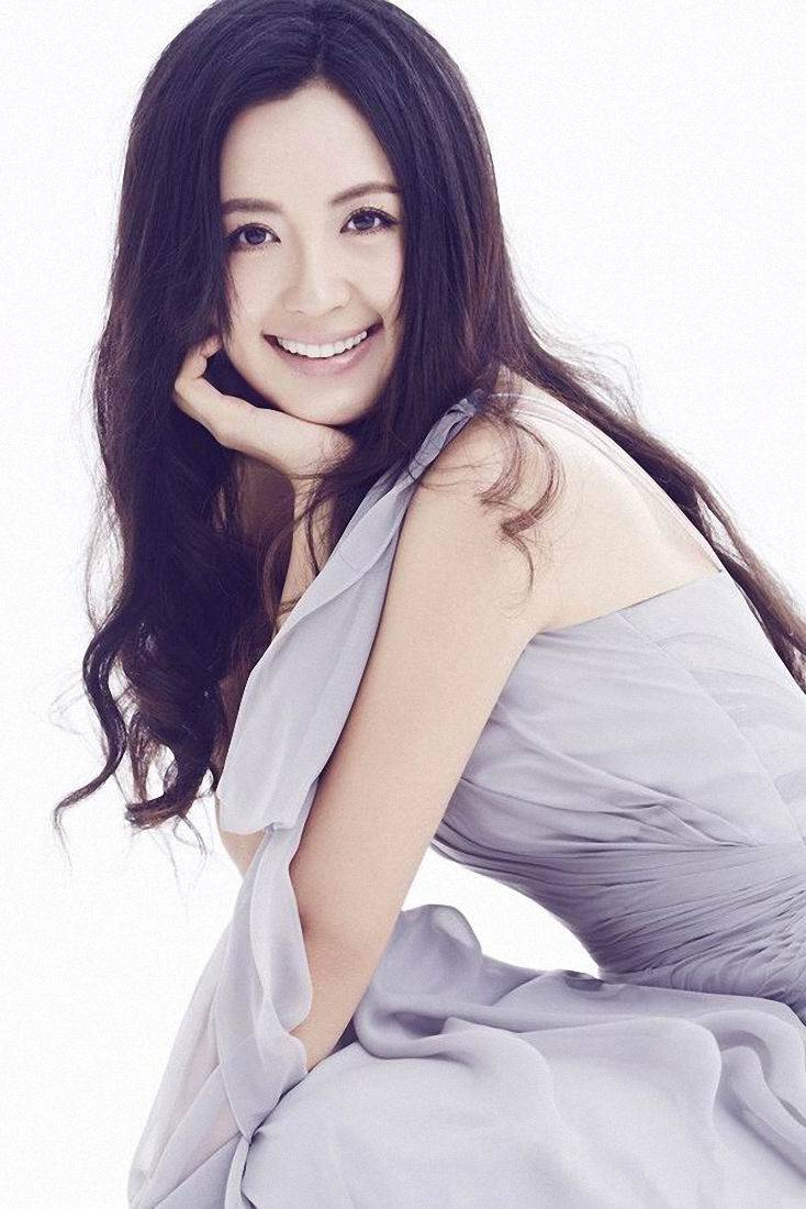 杨童舒臀部遭男粉丝强摸照片 杨童舒个人资料曝光