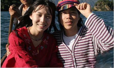 卢庚戌娇妻张辛怡性感写真 隐婚四年玩车震当众激吻