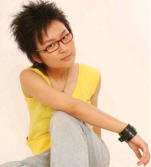 周笔畅个人资料背景 揭周笔畅整容前后对比照