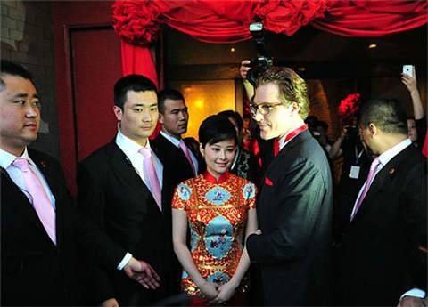 袁立与外国老公离婚内幕 袁立牵手赵宝刚引热议