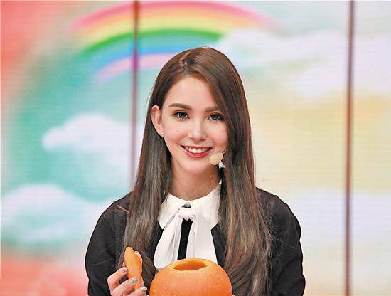 周杰伦老婆昆凌整容前照片曝光