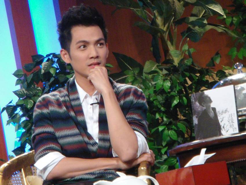 盘点钟汉良主演的电视剧 钟汉良谢易桦合影曝光