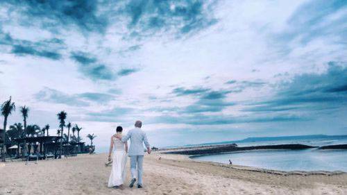 徐峥牵手陶虹漫步于巴厘岛 徐峥个人资料大揭秘