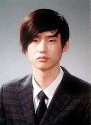 李钟硕个人资料外泄 李钟硕承认整容只瘦脸隆鼻