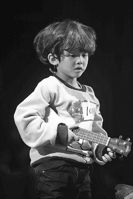 张艺瀚个人资料 张艺瀚出彩中国人大抛媚眼范爷