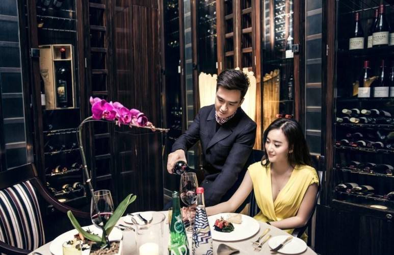 翟天临女友李依伊已出局 翟天临江铠同微博示爱