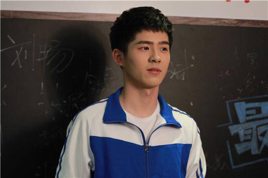 刘昊然谭松韵恋情曝光 揭秘刘昊然惊人家庭背景