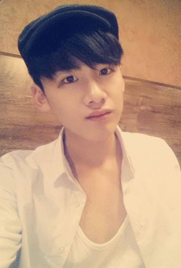 白敬亭自曝初吻经历 揭秘白敬亭个人资料