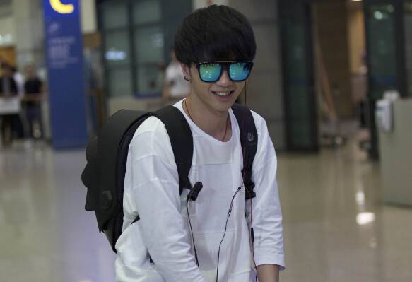 揭华晨宇的爸爸背景资料 华晨宇名副其实富二代