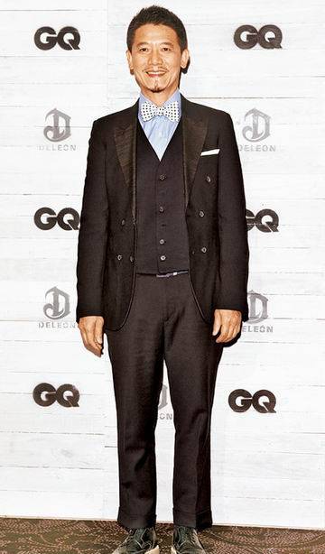 柯震东爸爸柯耀宗满脸是血 因喝醉酒摔破嘴唇