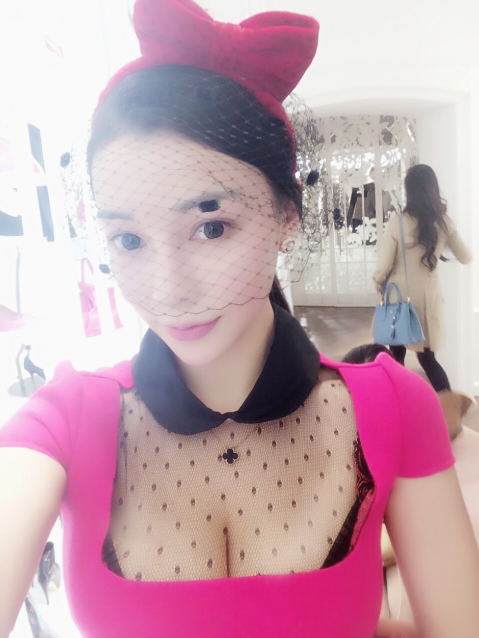 周文羽整容照对比 周文羽微博晒大量性感私房照